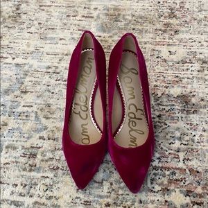 Sam Edelman magenta velvet pumps